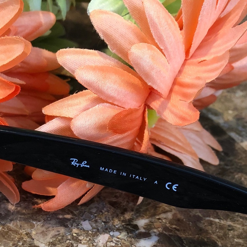 ❗️SOLD❗️ Ray•Ban Wayfarer Classic Black Sunglasses - Picture 7 of 8